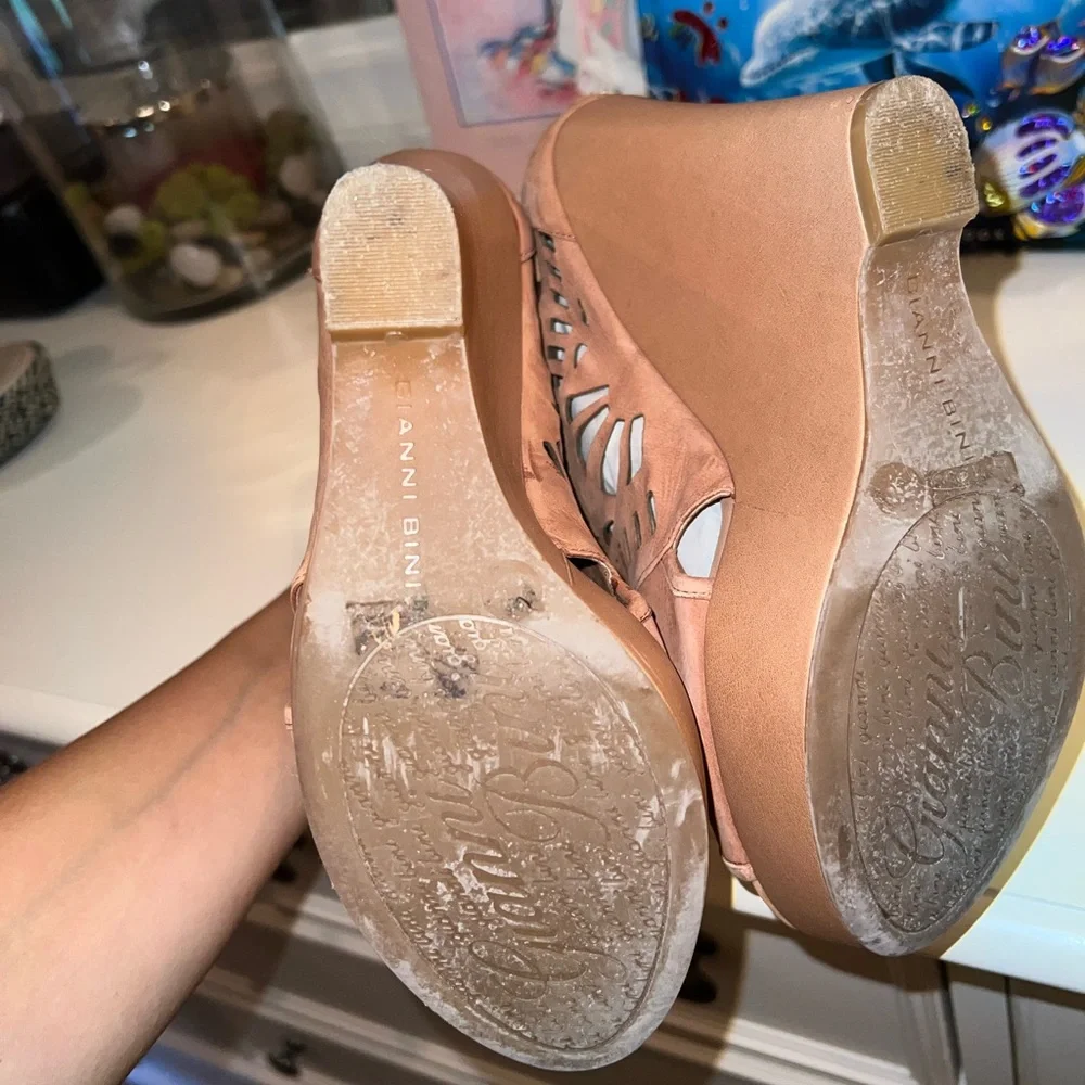 Gianni Bini Brown high heel wedges - Picture 6 of 6